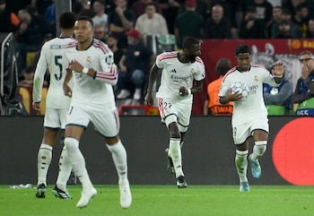 El jugador del Real Madrid Endrick (d) celebra su gol durante el partido de la fase liga de la UEFA Champions League que han jugado AS Roma y Real Madrid en el Olímpico de Roma,Italia. EFE/EPA/ETTORE FERRARI