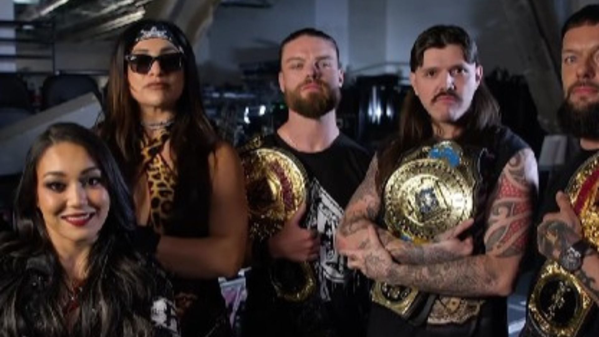 En un video de WWE en Español, el campeón Intercontinental pidió refuerzos para enfrentar a Hijo del Vikingo y Dragón Lee. (Instagram / WWE Español)