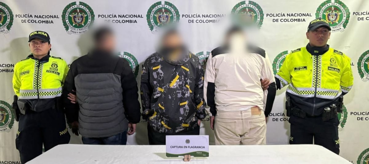 Captura de tres personas por hurto de un automotor - crédito Policía Mebog