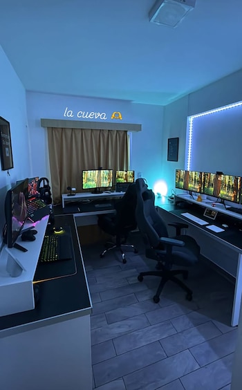 "La Cueva": las computadoras de