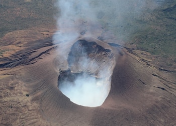 El volcán Telica ha registrado varias expulsiones de gases y cenizas en los últimos años, consolidándose como uno de los volcanes más activos de Nicaragua (Cortesía: Nicaragua investiga).
