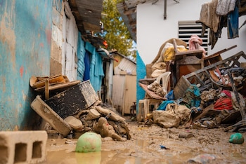 El desbordamiento del río Camú afecta al 95% de Villa Montellano, desplazando a más de 1.300 residentes y agravando la emergencia climática en República Dominicana. (Foto cortesía Ministerio de la Presidencia)