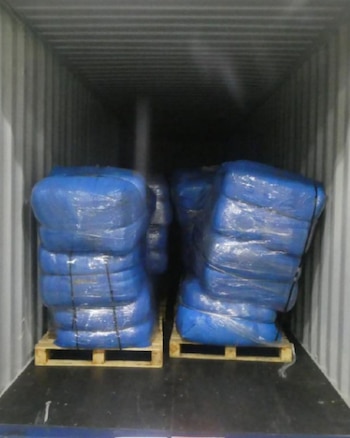 Las autoridades determinaron que la droga había sido impregnada en la pintura transportada dentro del cargamento, un método utilizado para dificultar su detección durante los controles aduaneros. (Crédito: Policía Federal Australiana)