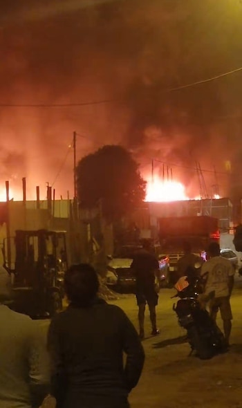 Veinte unidades de bomberos acudieron