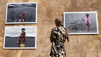 La fotógrafa Naomi Hobson presenta