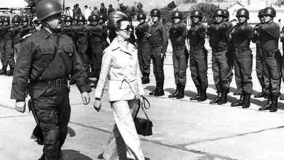 Ya durante el gobierno de Isabel Perón bandas paramilitares de derecha habían perseguido al abogado Candeloro