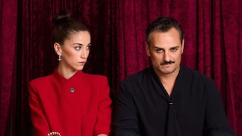 'Drácula' ha vuelto: Claudia Salas y Asier Etxeandia nos sumergen en el clásico de Bram Stoker