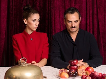 30/09/2026 'Drácula' ha vuelto: Claudia Salas y Asier Etxeandia nos sumergen en el clásico de Bram Stoker.
Cuando a principios de verano se anunciaba el lanzamiento de 'Drácula' como ficción sonora por Audible nadie se imaginaba la repercusión que alcanzaría, pero esta nueva adaptación que transforma la novela de Bram Stoker en un thriller psicológico pensado para ser escuchado la merece. Desde hoy, ya puedes sumergirte en esta nueva versión del clásico que, spoiler, promete llevarte al límite.
EUROPA ESPAÑA SOCIEDAD
CORTESÍA AUDIBLE