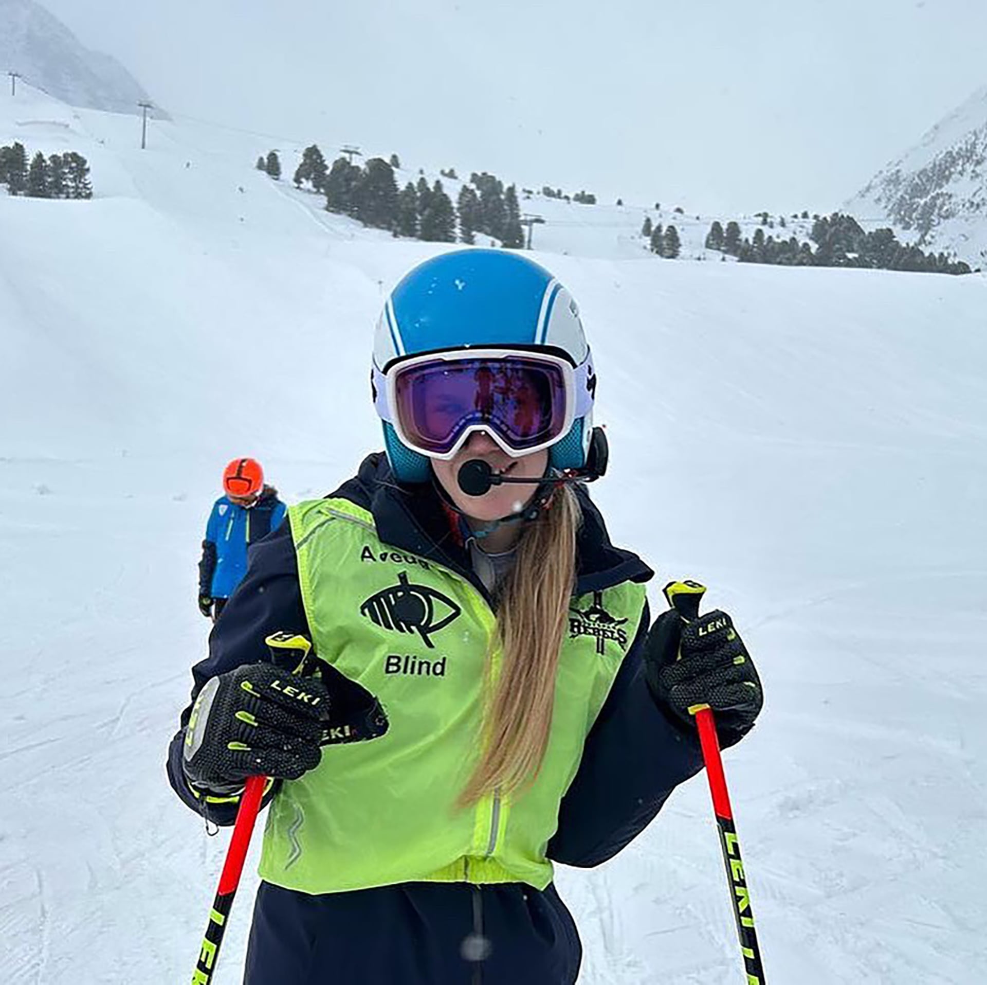 Hester Poole, joven esquiadora con discapacidad visual, representa a Gran Bretaña en sus primeros Juegos Paralímpicos de Invierno (Instagram / @hesterpoole.vi.ski)