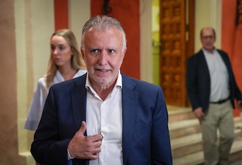 07/10/2026 El ministro de Política Territorial y Memoria Democrática, Ángel Víctor Torres, atiende a los medios de comunicación. A 07 de octubre de 2026, en Sevilla (Andalucía, España).El ministro de Política Territorial y Memoria Democrática, Ángel Víctor Torres (d) junto al director del elDiario.es , Juan Ignacio Escolar (i), participa en un diálogo titulado 'Memoria democrática. Asignatura perenne' dentro de la XIII edición del ciclo Letras en Sevilla bajo el lema '1936: la guerra que perdimos todos'.
POLITICA
María José López - Europa Press