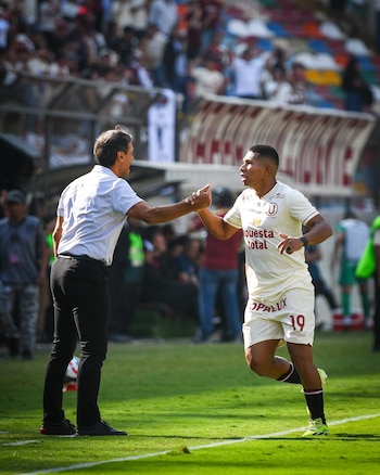 La celebración de Edison Flores