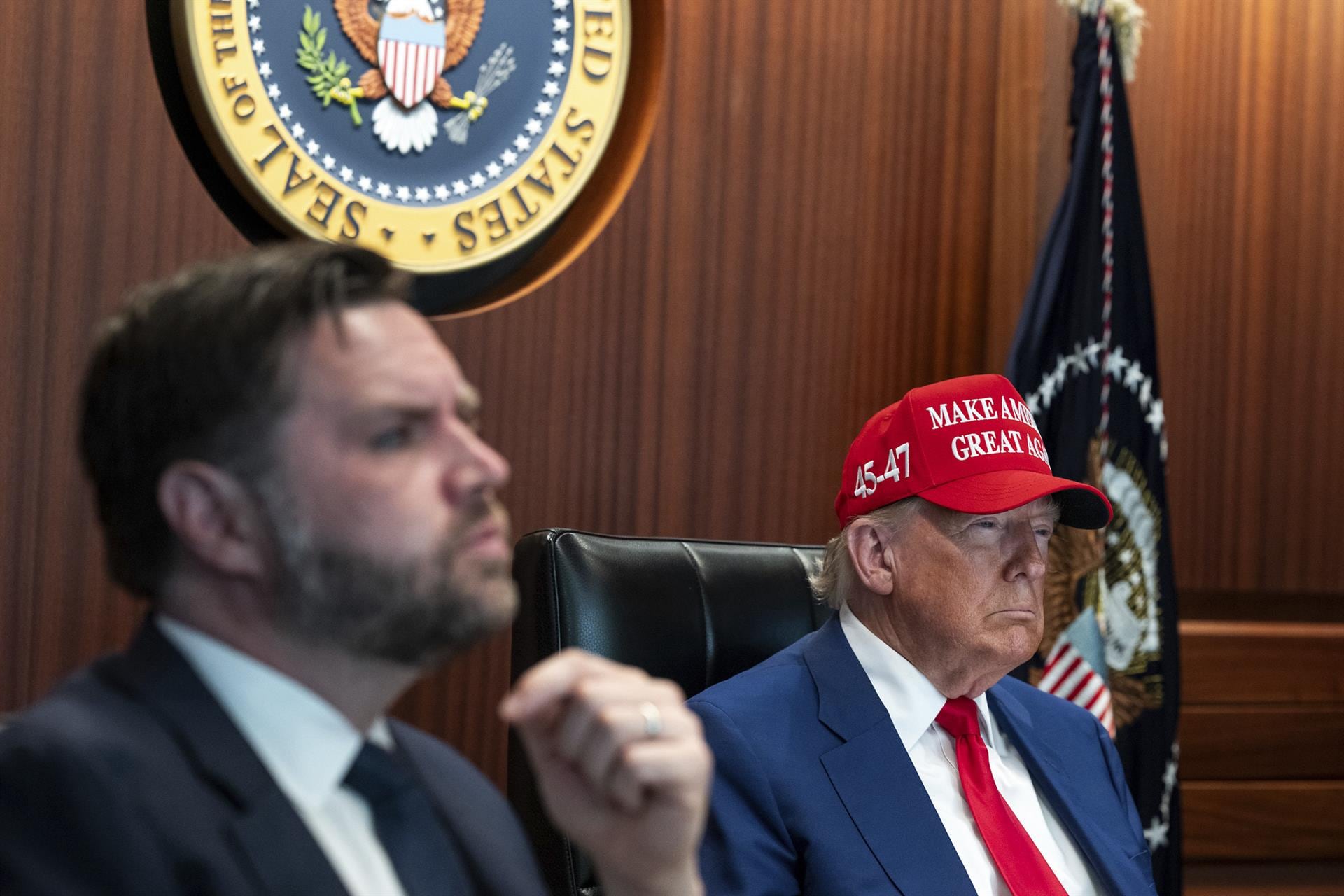 Trump acusa a Irán de encarecer el petróleo para dañar las aspiraciones republicanas en las legislativas