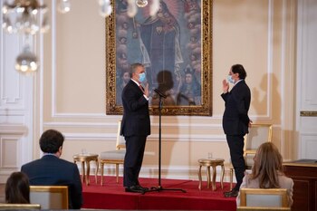 Iván Duque posesiona a José