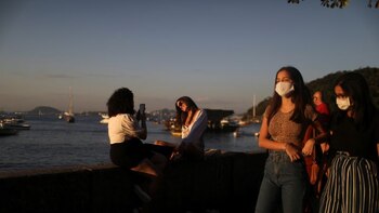 “Que los jóvenes se contagien”: