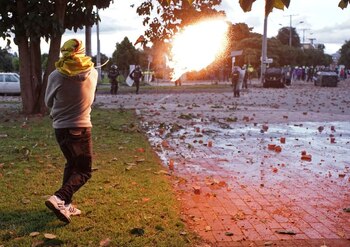 Foto de archivo. Un manifestante
