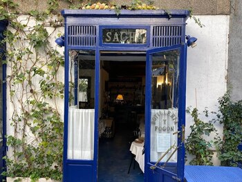 Puerta del restaurante Sacha (Web