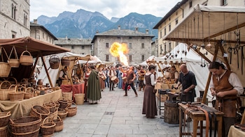 El mercado medieval ideal para visitar este fin de semana: pasacalles, talleres de pociones y un espectáculo de fuego en la Plaza de España