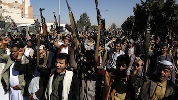 Los hutíes de Yemen reivindican ataques contra el sur de Arabia Saudí tras un bombardeo en Hodeida