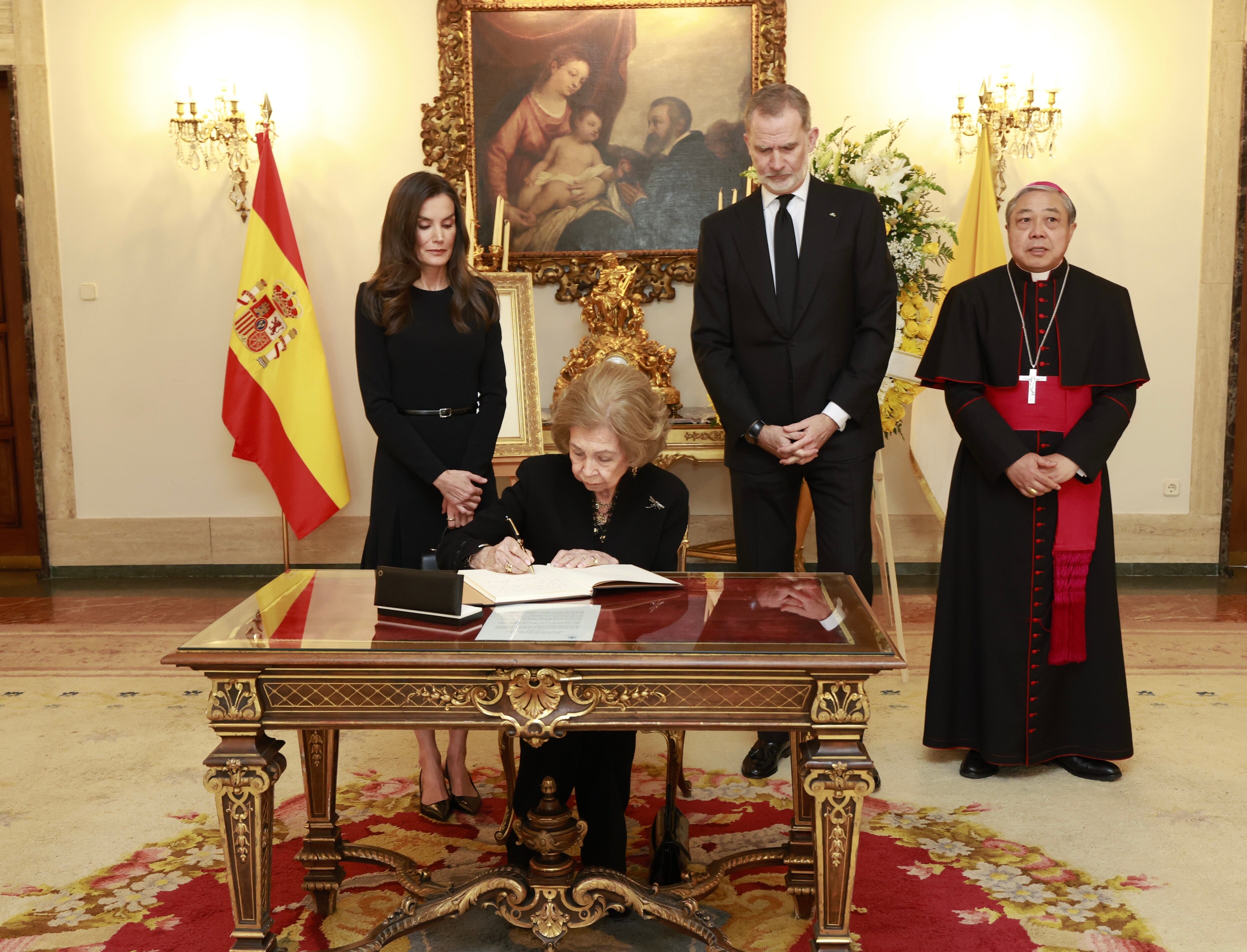Los Reyes Felipe y Letizia, con Doña Sofía (Europapress)