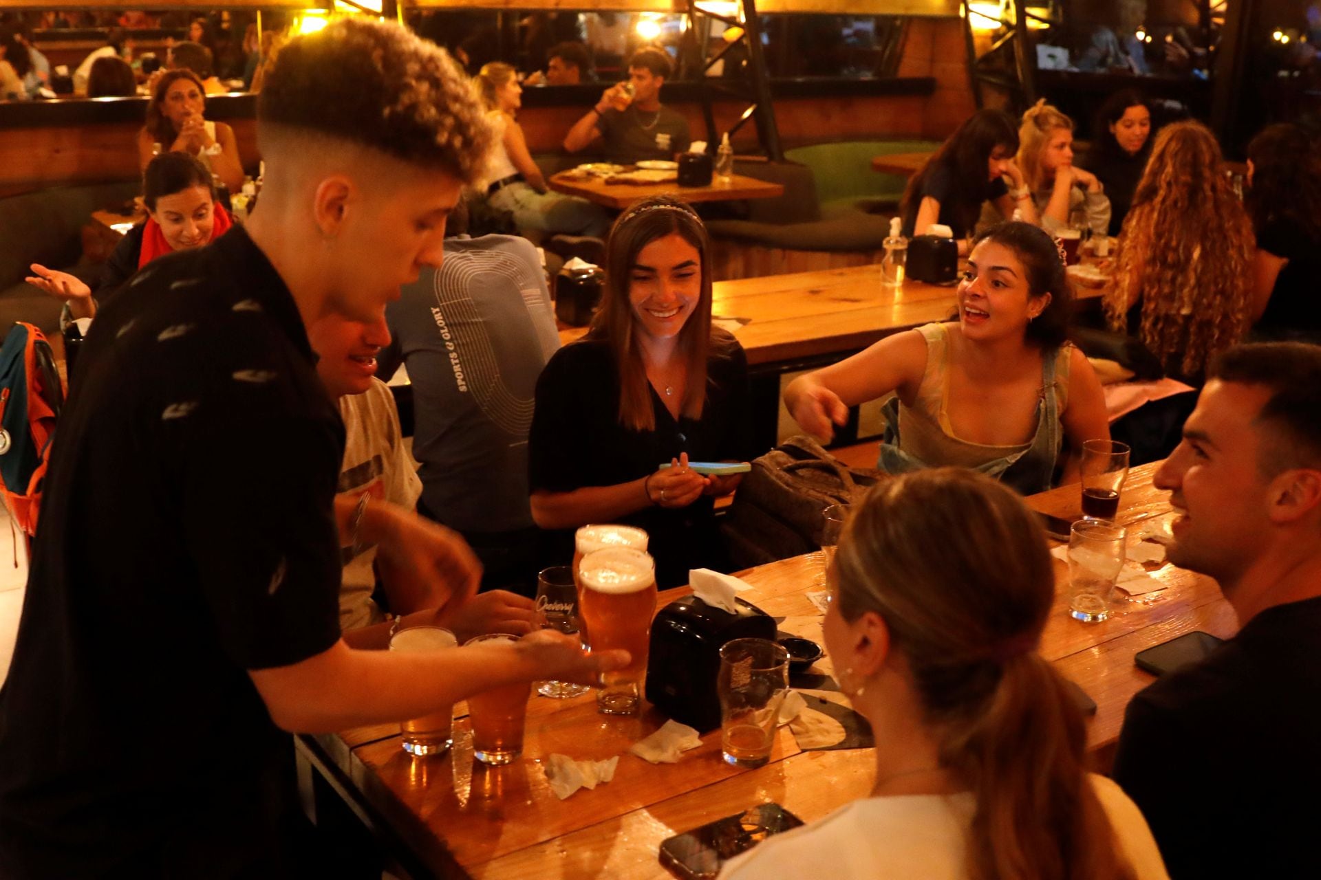 La vida nocturna en Mar del Plata suma bares, restaurantes y espectáculos para distintas preferencias (EMTURYC)