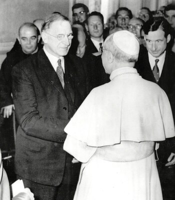 Su posición contra líder en