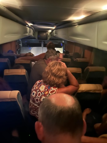 Los autobuses que les llevaron