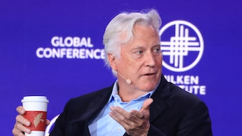Mark Walter negocia vender su participación en el Chelsea en medio de un escándalo que también salpica a financistas argentinos
