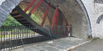 El diseño “sobrecogote” permite que