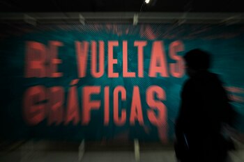 La exposición 'Re-vueltas gráficas' en
