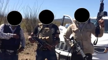 Su voz fue distorsionada con