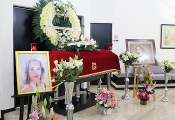 Rodeada de flores y junto a sus enfermeras. Elsa Aguirre murió a los 95 años. FOTO: MARGARITO PÉREZ RETANA/CUARTOSCURO.COM