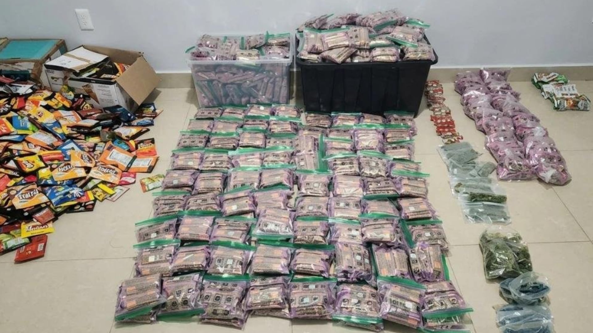Más de 35 mil cigarros de marihuana fueron encontrados en el inmueble. Crédito: SSP Sinaloa