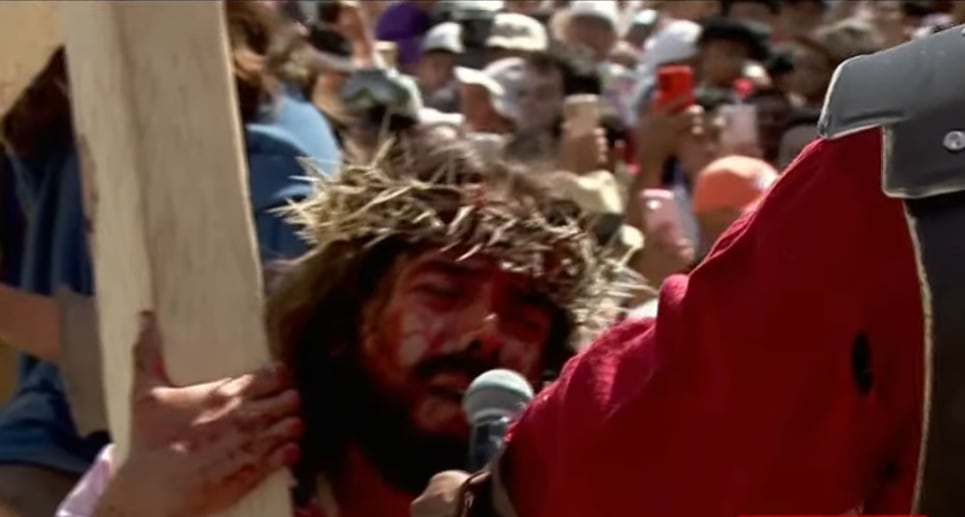 Jesús cae por primera vez.
(Captura de pantalla)