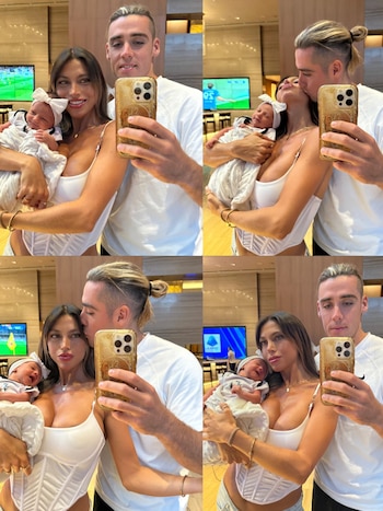 Mosaico de cuatro fotografías de un hombre, una mujer y un bebé posando frente a un espejo con un teléfono móvil