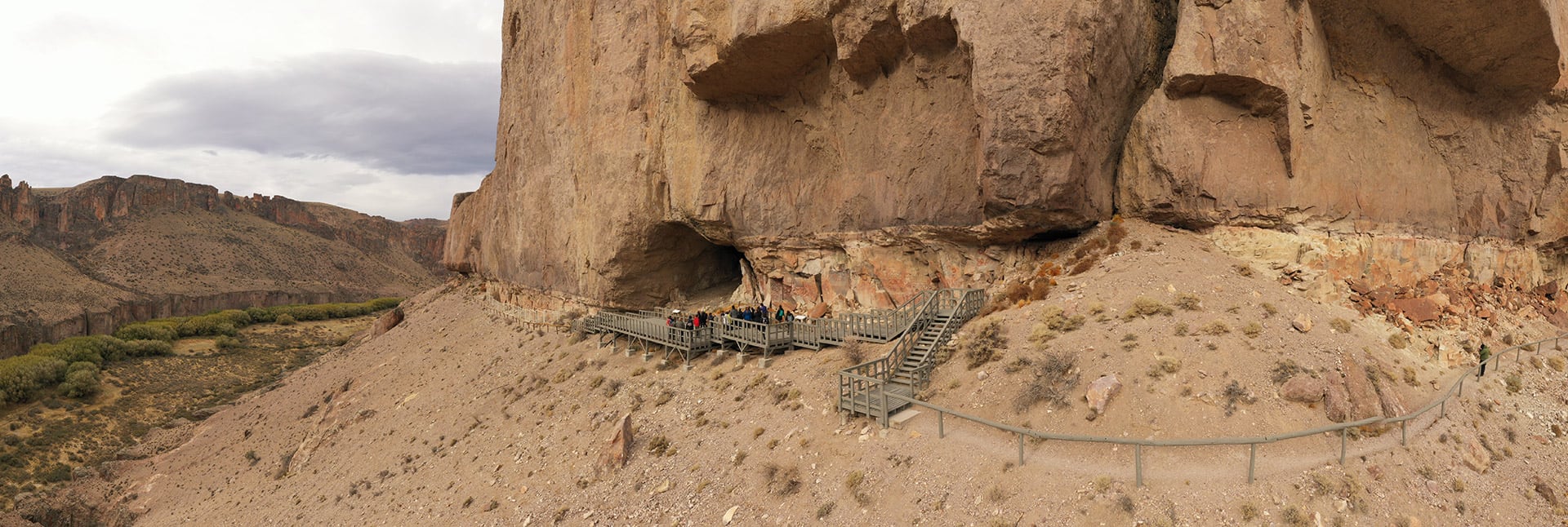 La cueva está ubicada en el corazón del cañadón del río Pinturas, al noroeste de la provincia de Santa Cruz, y dentro del Parque Nacional Patagonia (Foto/Franco Bucci. Rewilding Argentina)