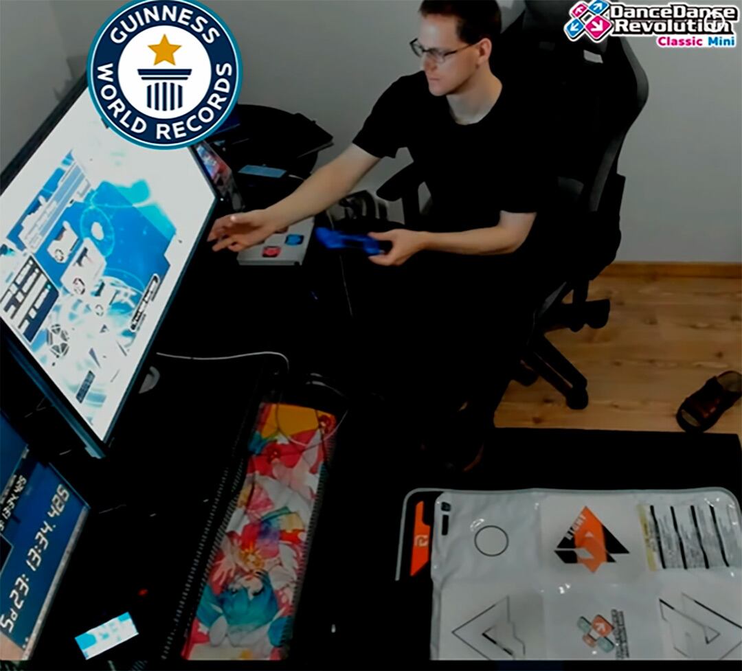 El ingeniero húngaro GrassHopper supera la marca mundial de maratón de videojuegos tras seis días de resistencia extrema (Guinness World Record)