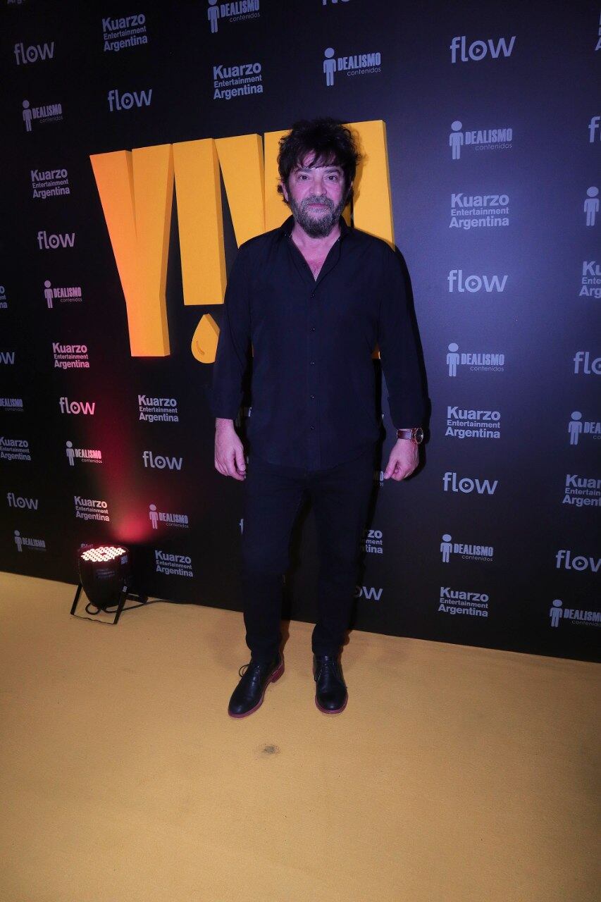 Pablo Rago eligió un look total black clásico, sobrio y elegante