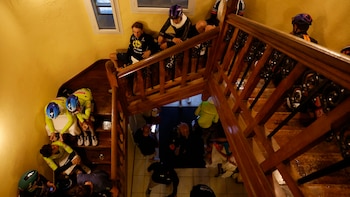 El pelotón de la Vuelta a España escribe una oleada de reseñas positivas para el hotel que les acogió durante la granizada de la tercera etapa
