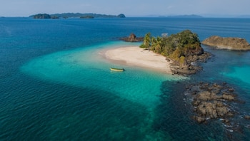 Granito de Oro es una pequeña isla ubicada frente a la costa noroeste de Isla Coiba, en el Parque Nacional Coiba. (MiAmbiente)
