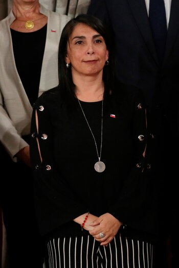 Fotografía de archivo en la que se registró a la ministra de Desarrollo Social de Chile, Karla Rubilar, quien estimó que en esos nuevos albergues atenderán a más de "3.600 niños, niñas y adolescentes y 5.400 adultos en los próximos 12 meses". EFE/Elvis González