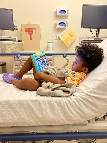 Ezra Toczek, de 5 años,