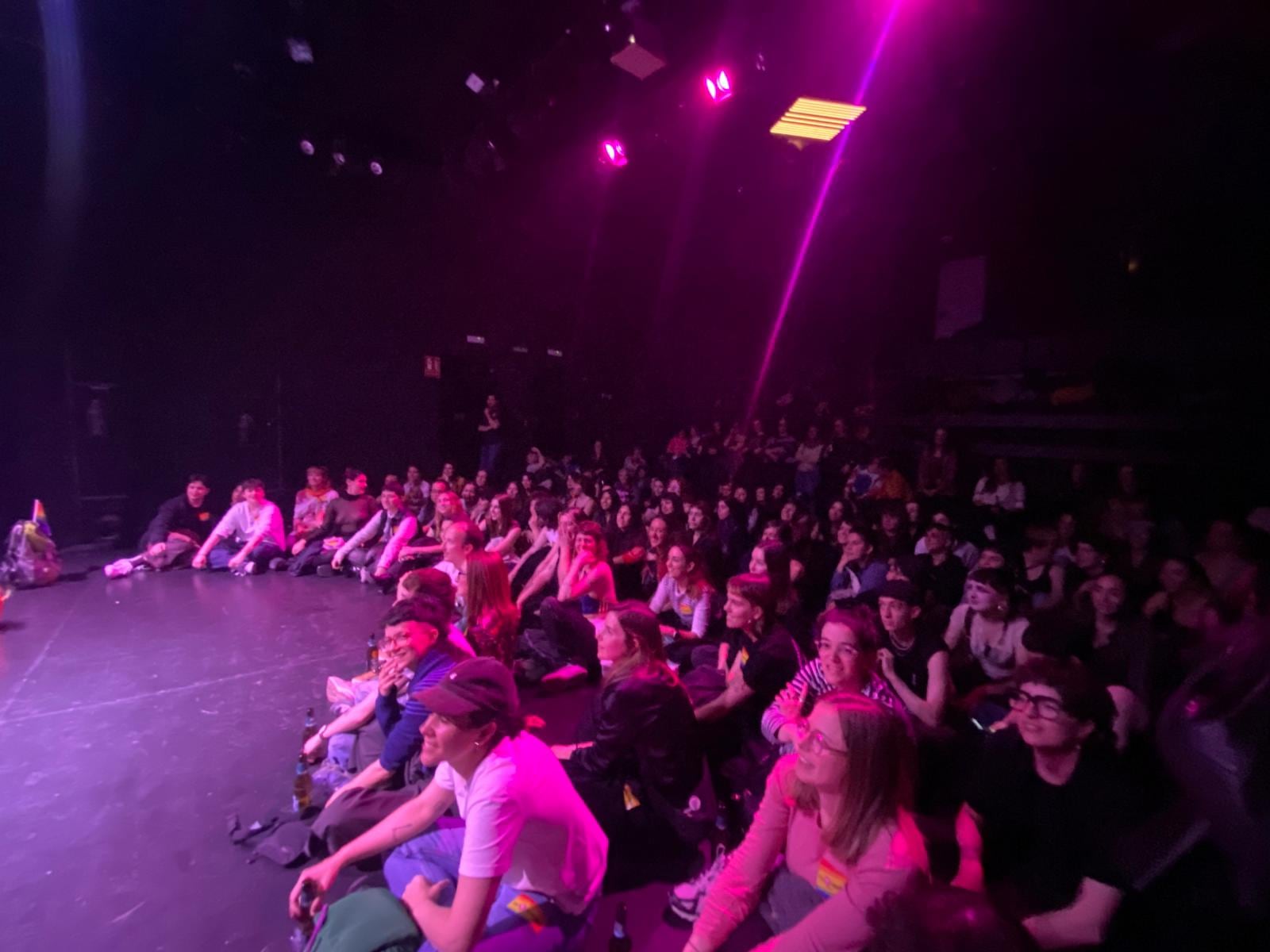 Público que asistió a la presentación de la 15ª Muestra de Cine Lésbico.