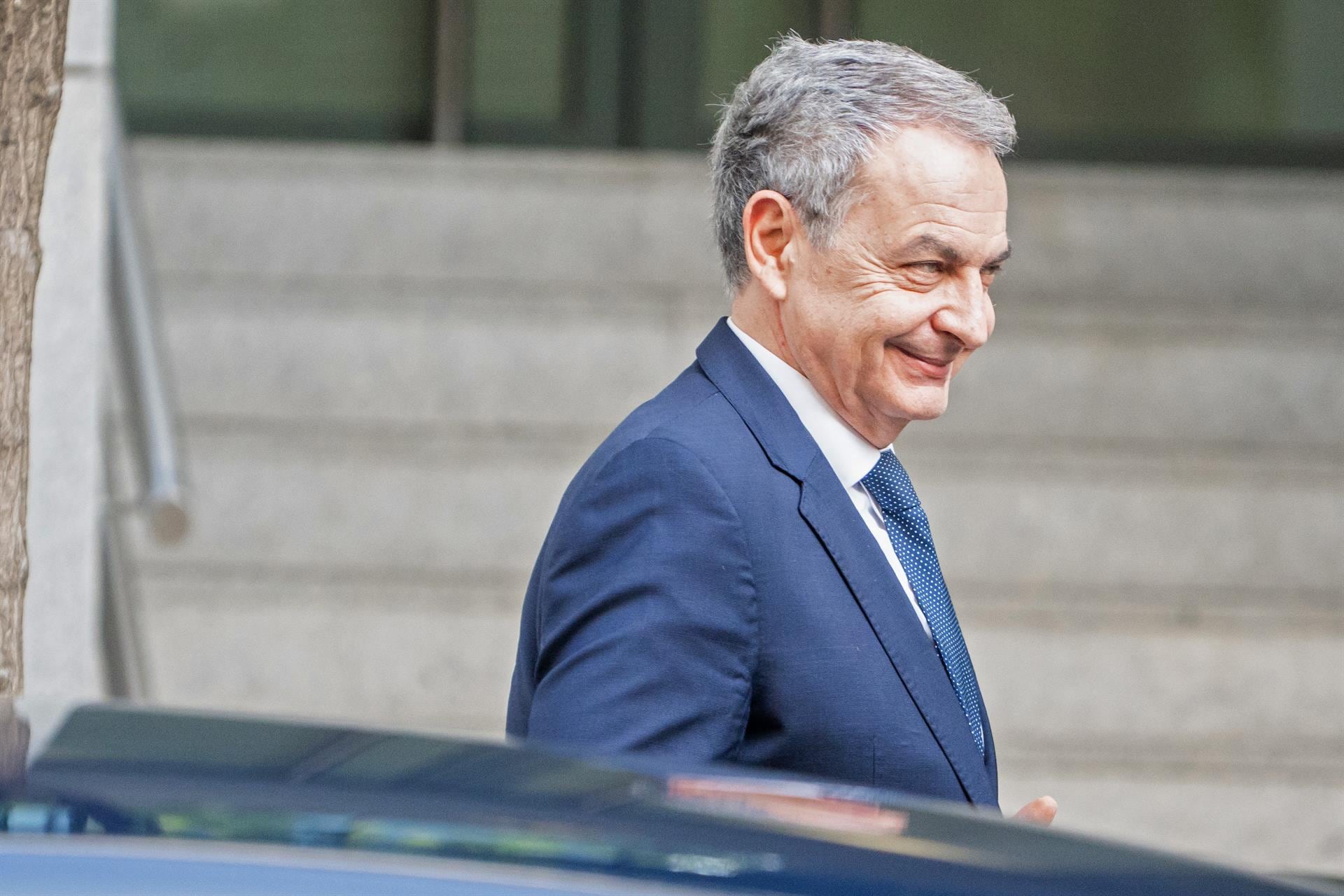 Zapatero reclama al juez Calama que rectifique el auto sobre la investigación de sus cuentas bancarias y limite el margen de actuación de la UDEF