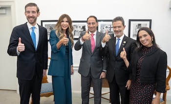 Kristi Noem y el equipo de Colombia en Estados Unidos
