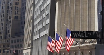 La economía de Estados Unidos no pasa por su mejor momento y, entre otras cosas, por eso la tasa de interés de la FED sigue alta - crédito Europa Press