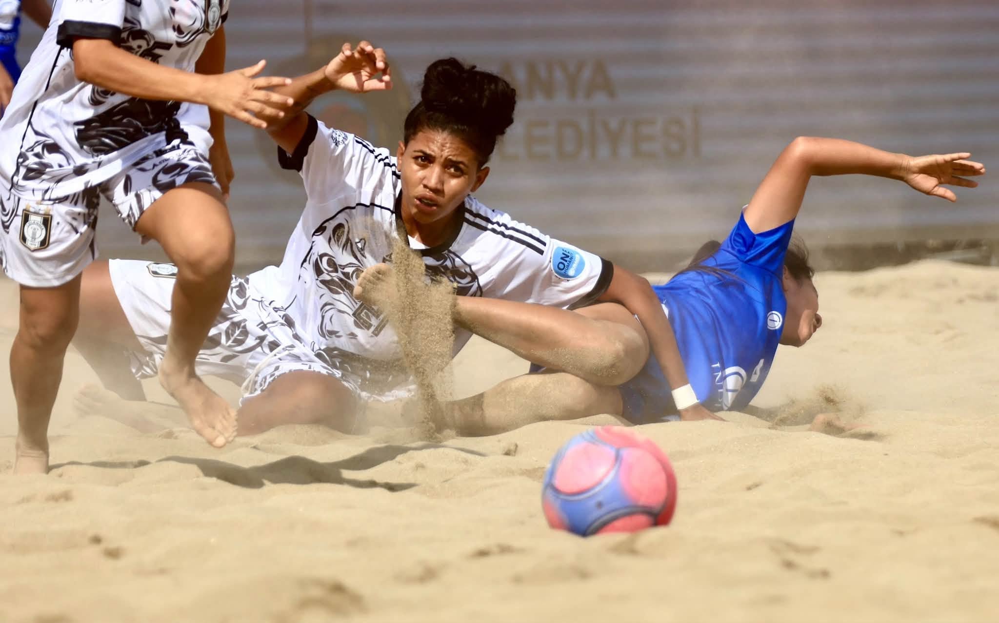 Los clubes salvadoreños Garita Palmera y Barra de Santiago comenzaron con derrotas su participación en la World Winners Cup en Turquía. (Foto cortesía Instituto Nacional de los Deportes)