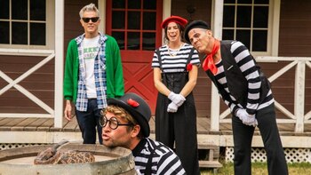 “Jackass 4.5” consiste en una