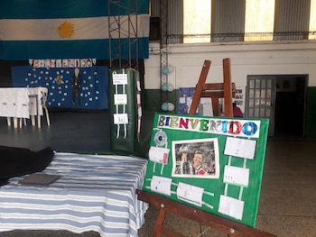 Parte de la decoración para recibir al técnico campeón de América (@diegoborinsky)