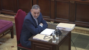 Ábalos niega que ordenara contratar a la empresa de Aldama y defiende la decisión de comprar 13 millones de mascarillas