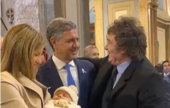 El saludo de Javier Milei a Jorge Macri y su bebé